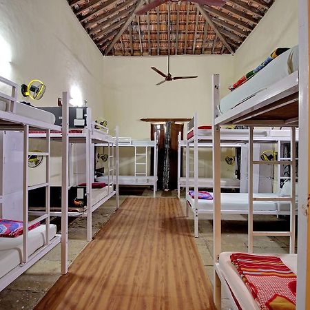 Zostel Goa Hostel Calangute Exterior photo