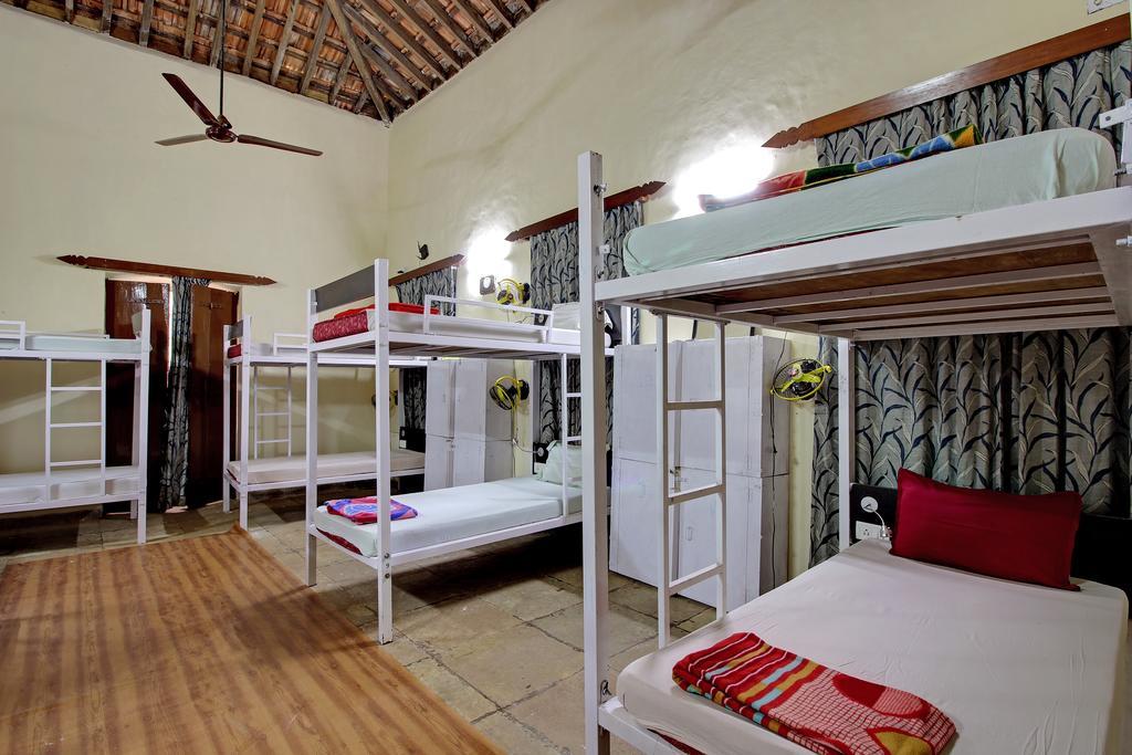 Zostel Goa Hostel Calangute Exterior photo